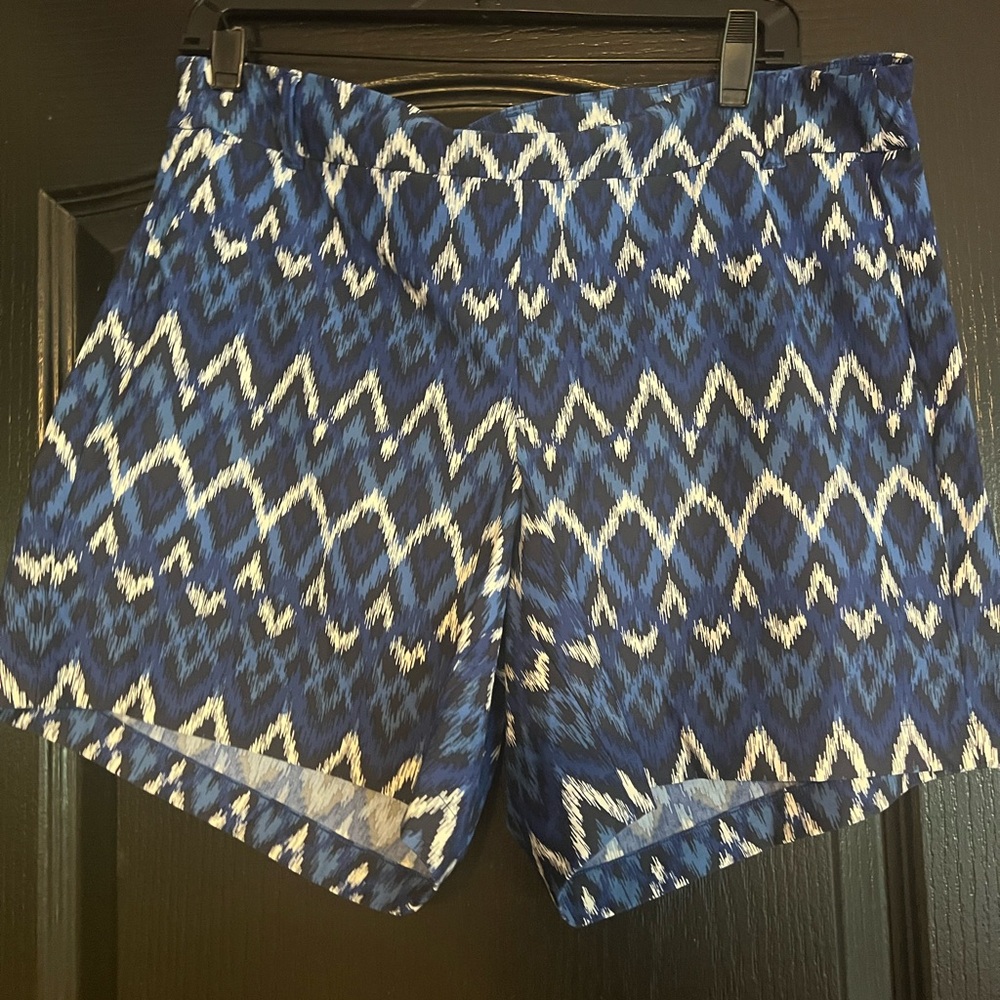 Shades of blue and white printed Spanx shorts size xl